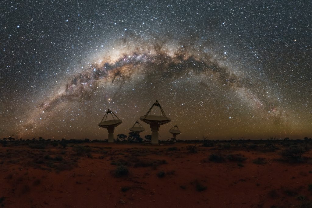 Antennas of the ASKAP radio telescope under the milky way 